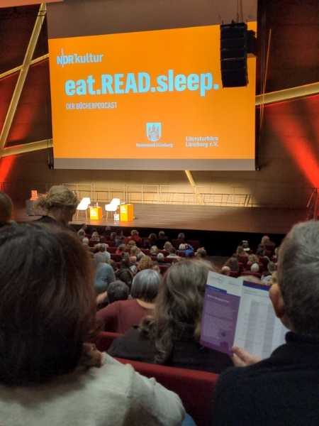 Bühne und Zuschauer